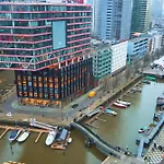 De Coaster & Aquarium Ponton Botel Rotterdam