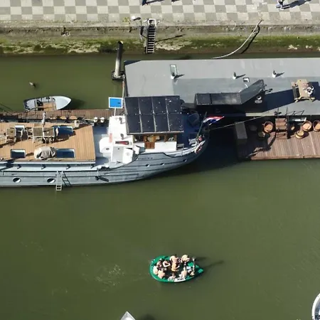 De Coaster & Aquarium Ponton Botel Rotterdam