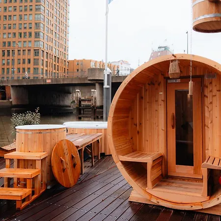 Botel De Coaster & Aquarium Ponton