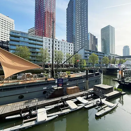 De Coaster & Aquarium Ponton * Rotterdam