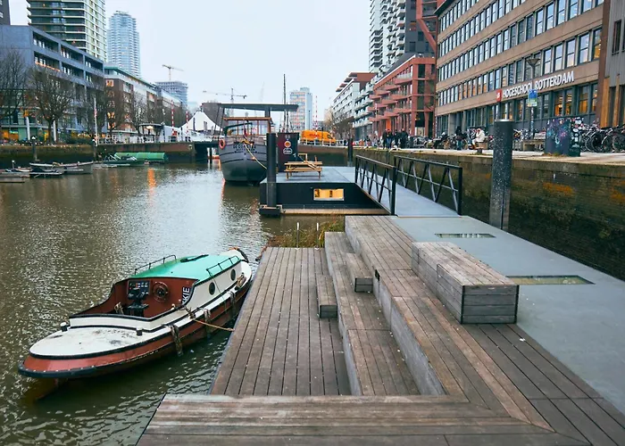 Botel De Coaster & Aquarium Ponton