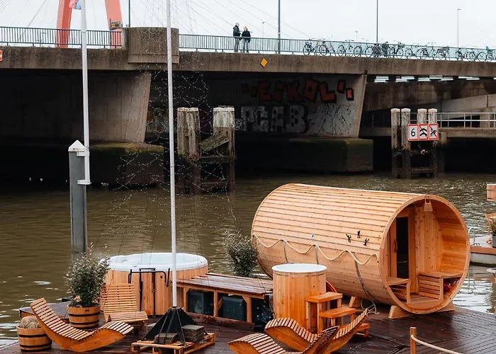 De Coaster & Aquarium Ponton Botel *